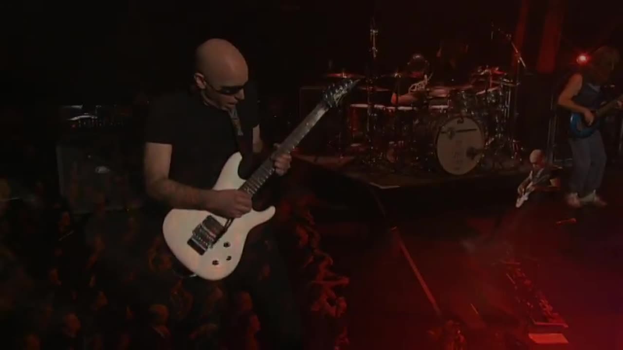 Joe Satriani - Redshift Riders (from Satriani LIVE!)