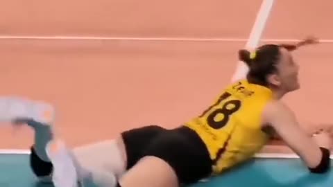 Zehra best pose on court