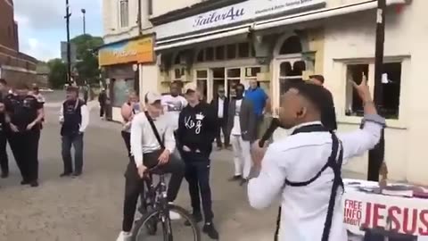 Street Preacher Wisely Defends Himself to UK Police CFM