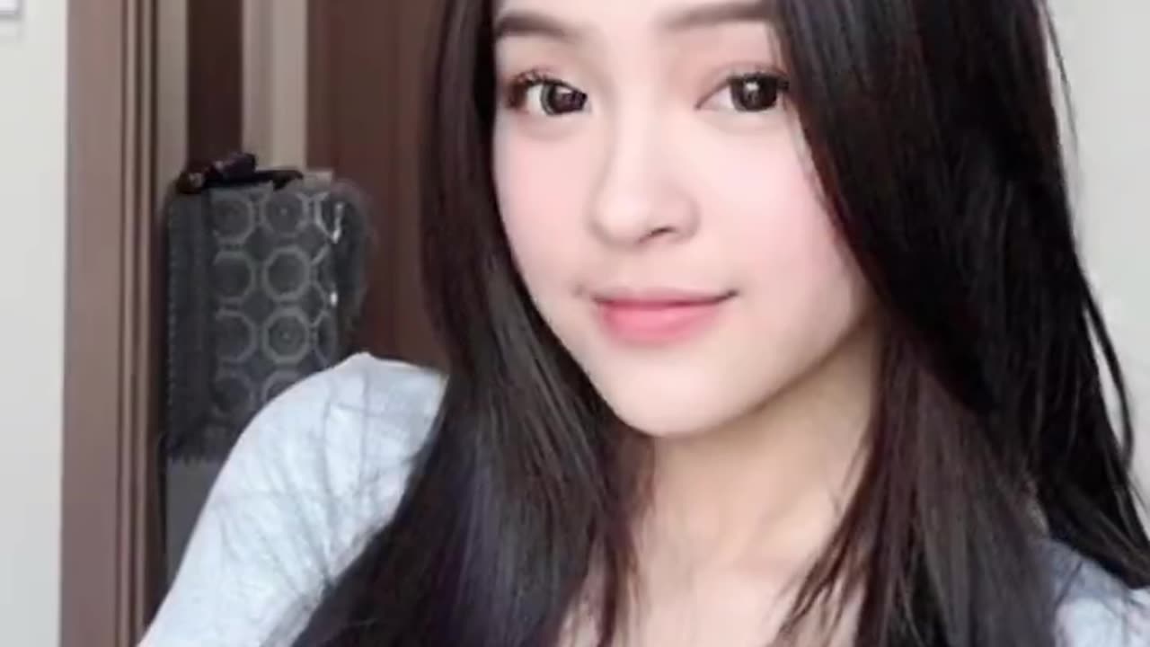 ELSA SI CANTIK MULTITALENTA