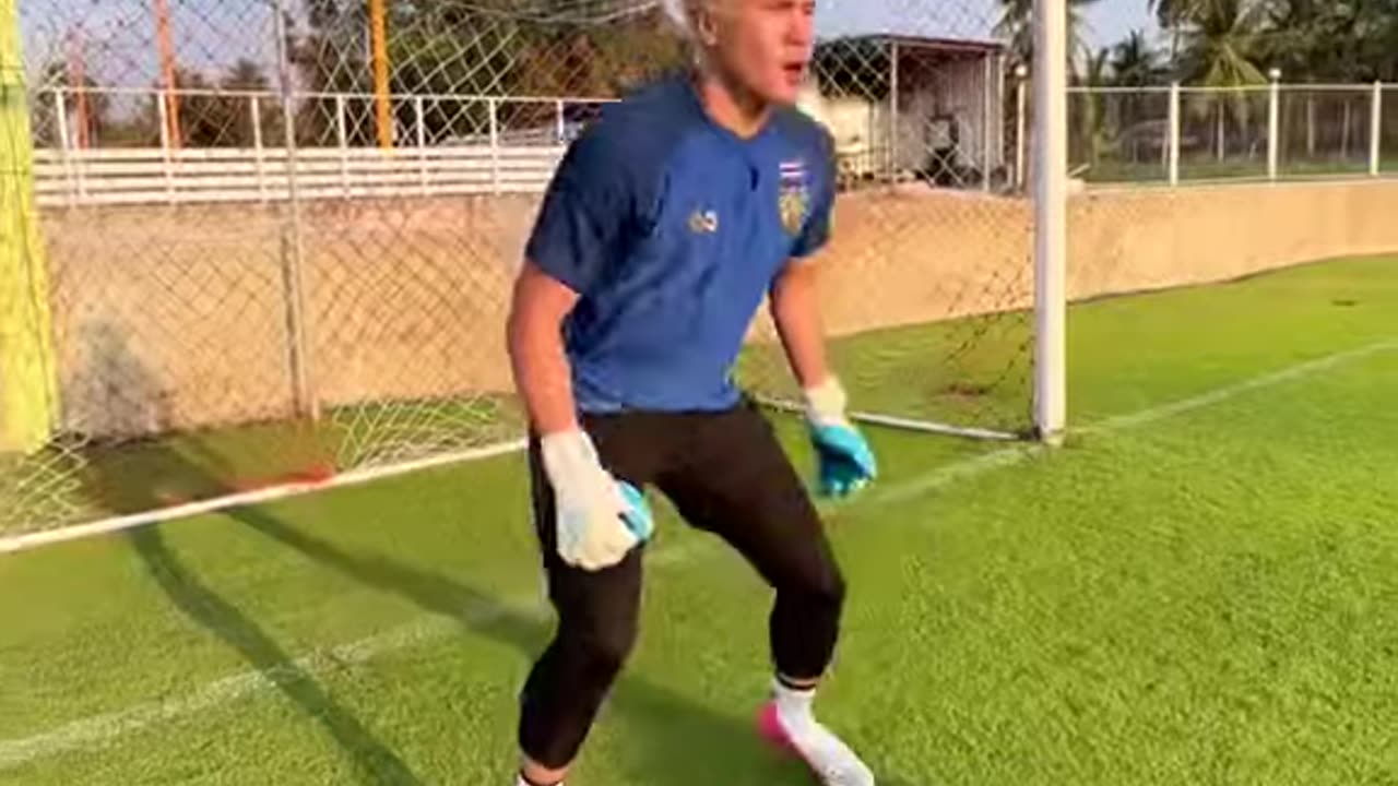 Epic fails in goalkeepers life 😁🧤 (720p)