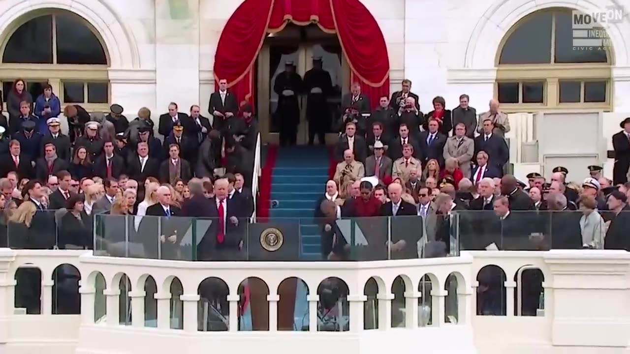 Does the constitution ban Trump from running again ?