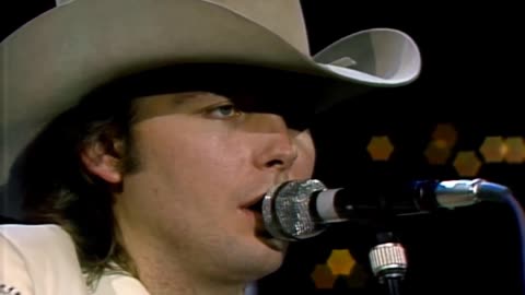 Dwight Yoakam - Buenas Noches from a Lonely Room (She Wore Red Dresses)