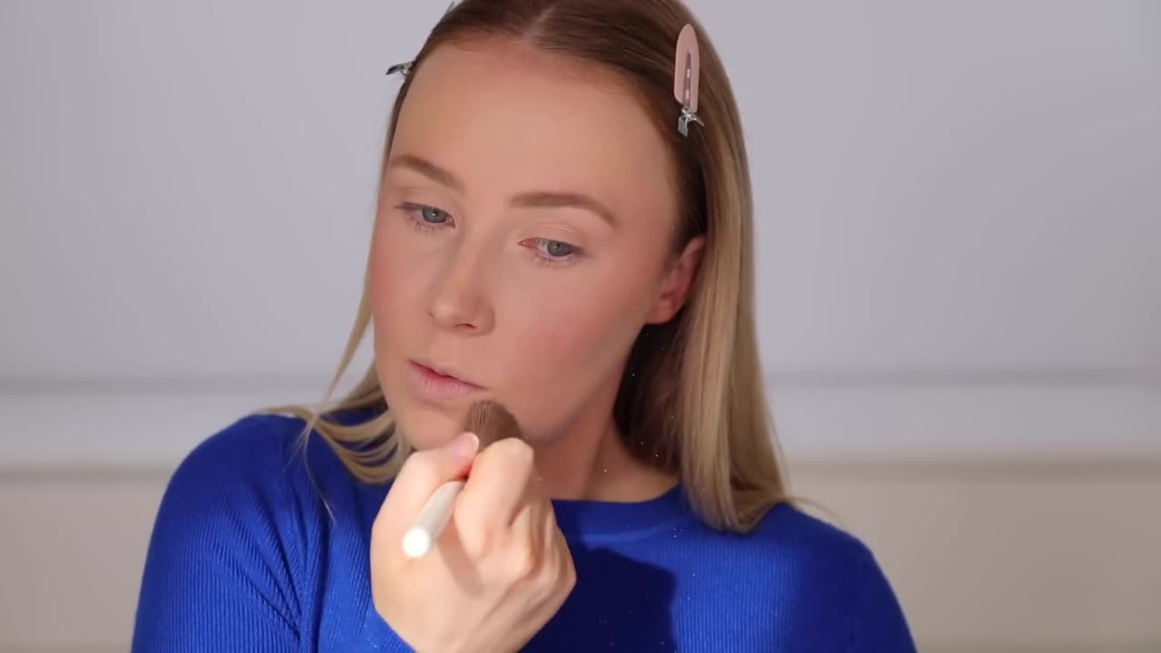 A makeup video.! who am i