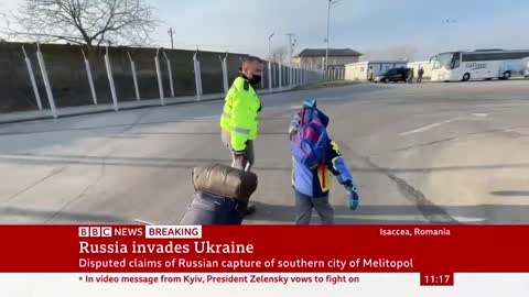 Ukrainian refugees rush to borders to flee Russia's war