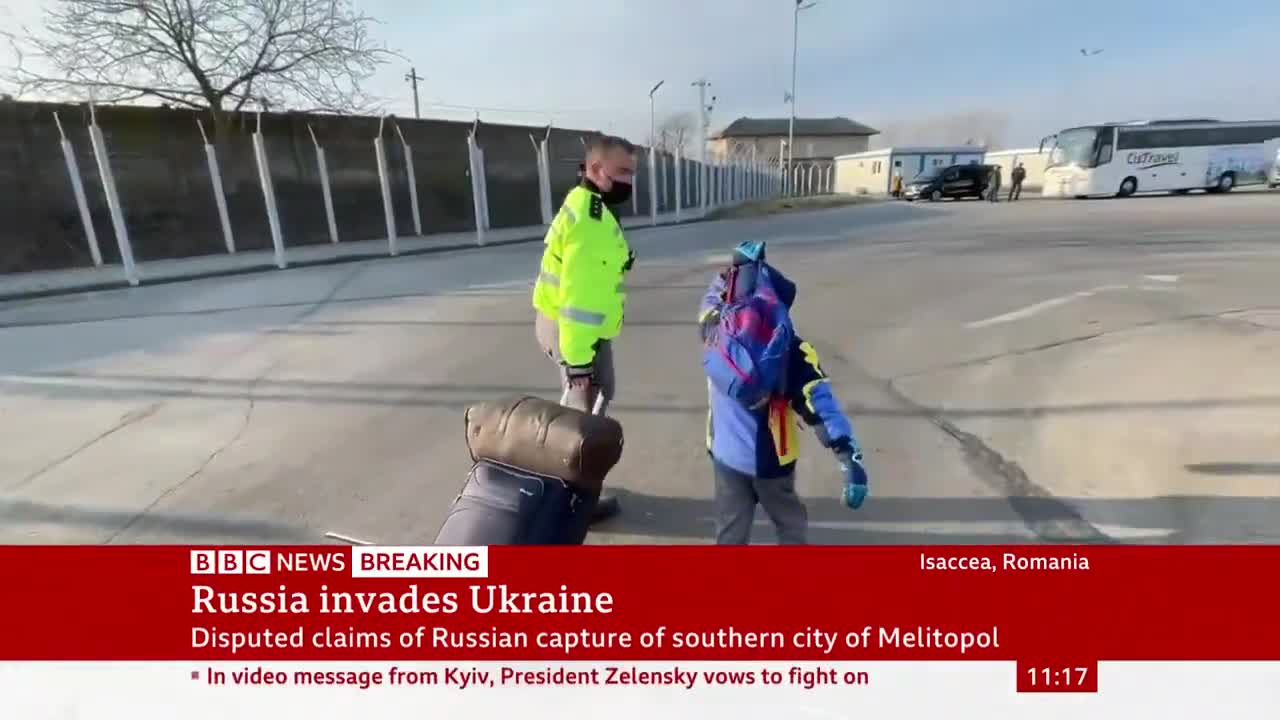 Ukrainian refugees rush to borders to flee Russia's war