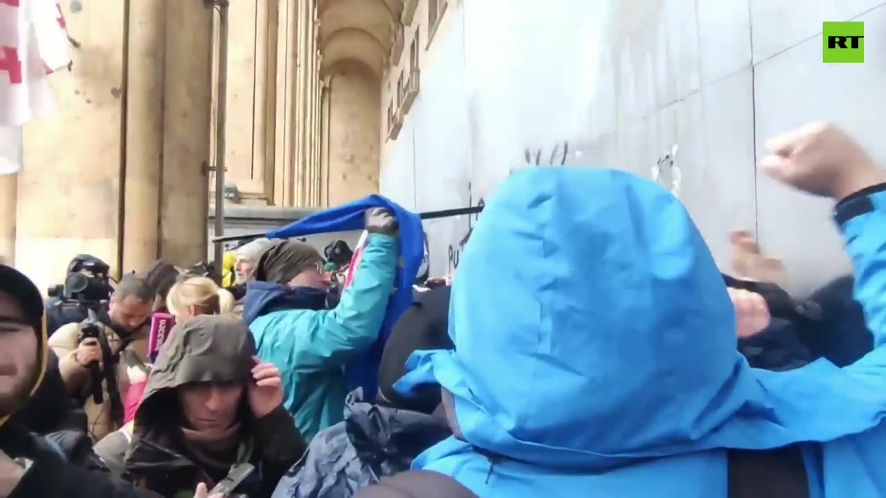 Protesters throw eggs at Georgian parliament