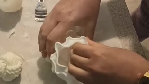 Unmolding this cute cube candle🕯