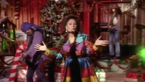Darlene Love - All Alone On Christmas (Official Video)