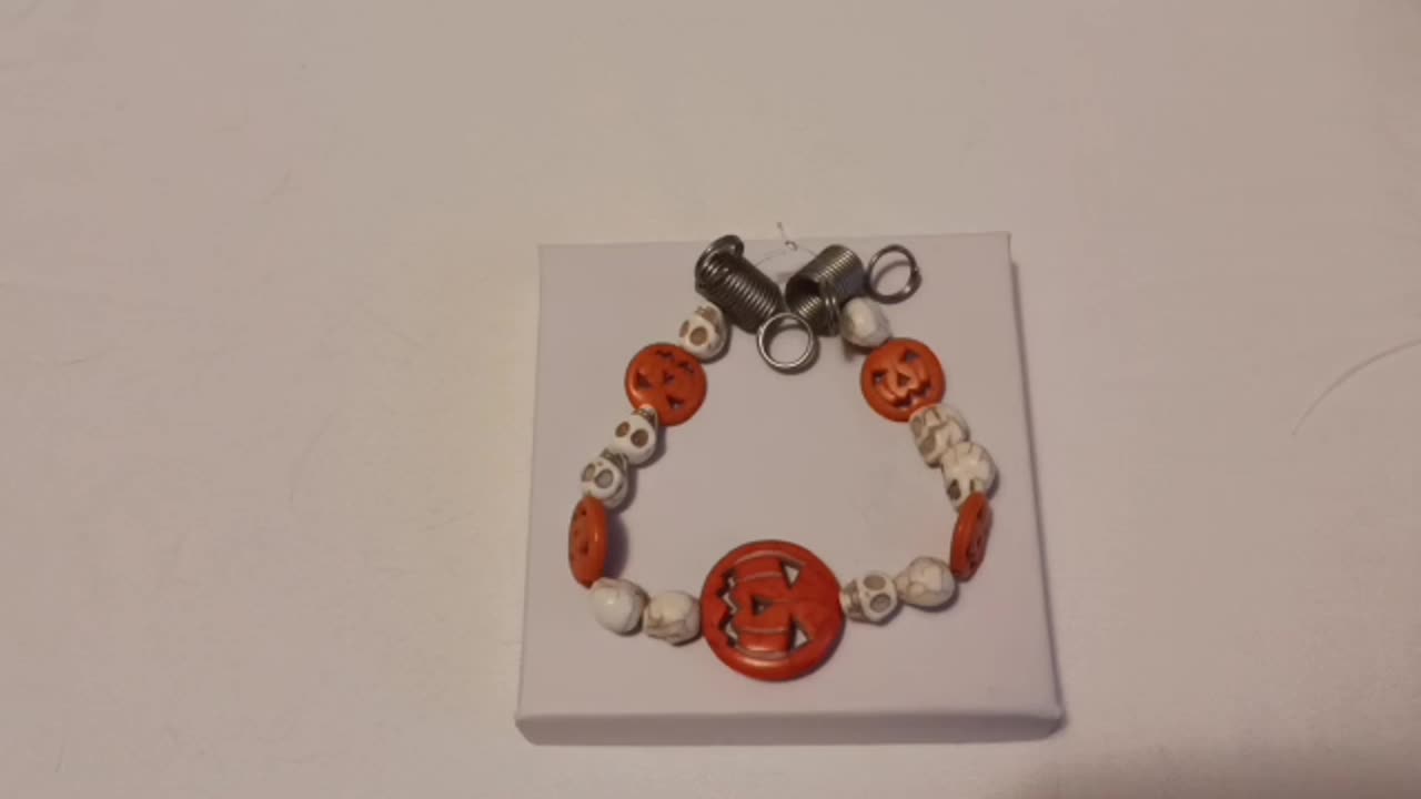 DIY: Pumpkin and Skull Stretchy Bracelet Tutorial