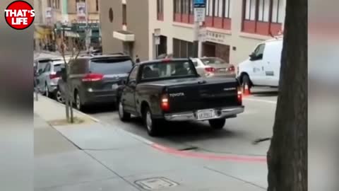 Funky Womem Fail in traffic Car!