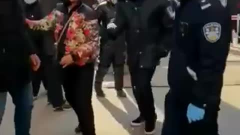 Hungry Chinese citizens in Xi'an City protesting to go get food and supplies.