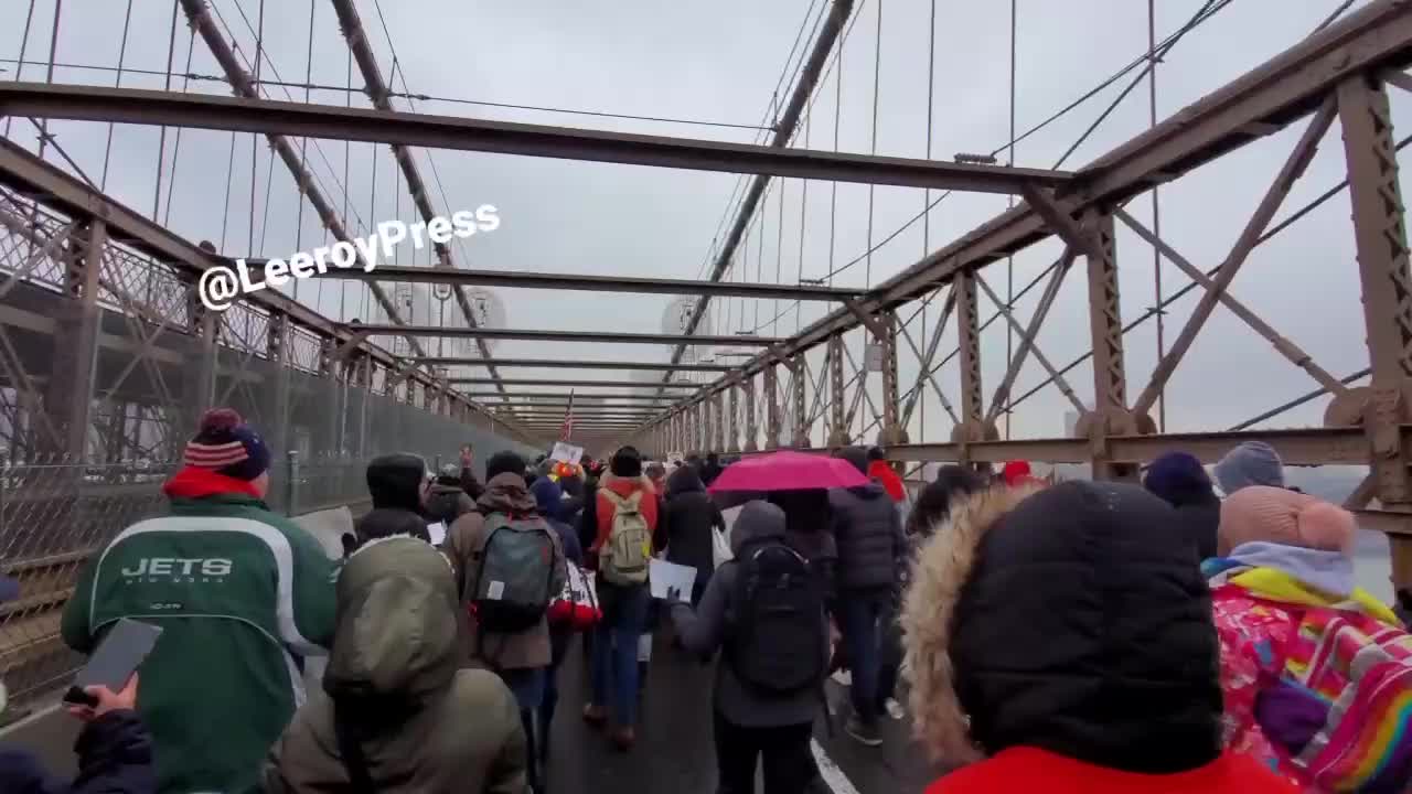 NYC worker who are against mandates shutdown the Brooklyn Bridge demanding all mandates get lifted