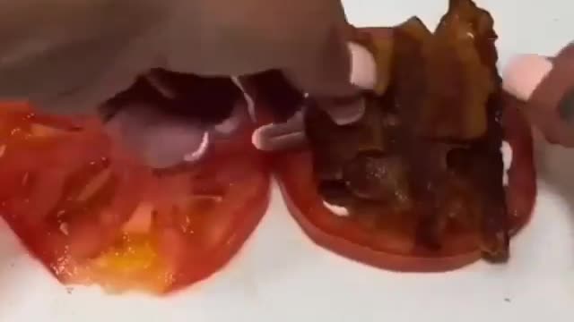 Low Carb BLT Using A Tomato As The Bun The Best Food