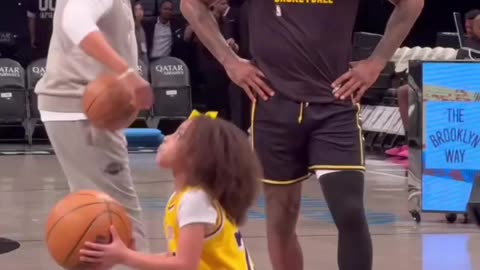 LeBron James 🏀 sweet to little girl🌸