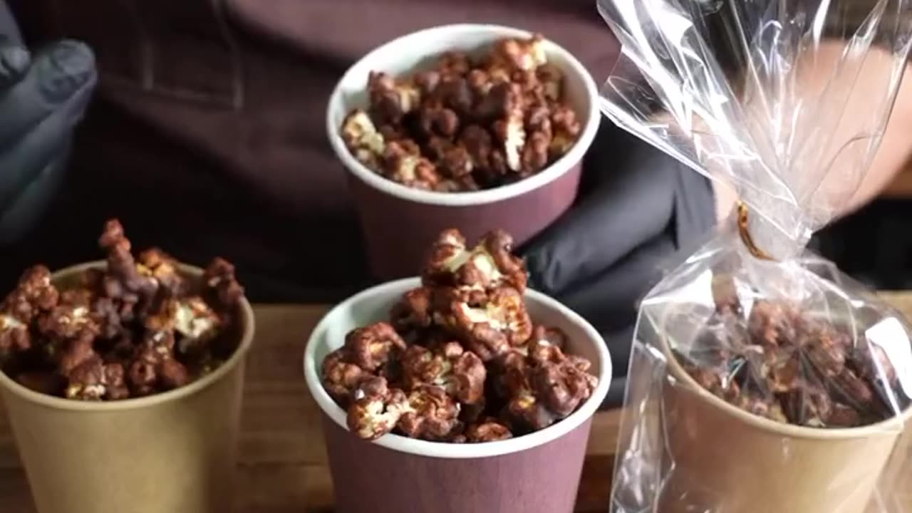 Make chocolate popcorn at home