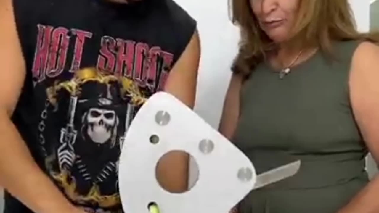 OMG FUNNY PRANK WITH MOM