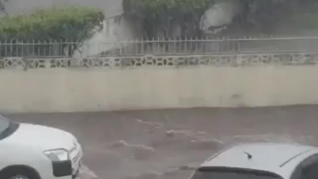 Heavy rainfall left drivers stranded