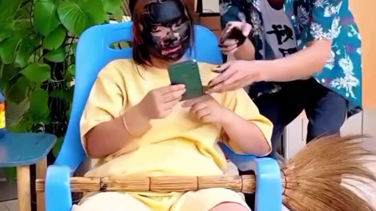 হায় হায় এই ছেলেটা কি করে😄