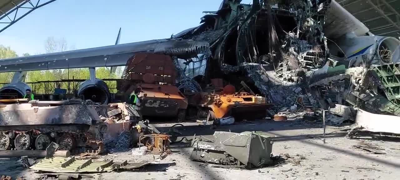 Burnt out largest aircraft in the world AN 225
