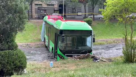 Autobusi ne Lane, lumi mbushet plot