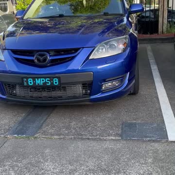 Mazda 3 MPS vs Golf R