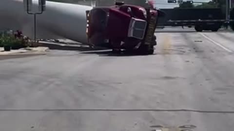 Train Crash into Semi with Wind Turbine BladeIn Texas This Morning.