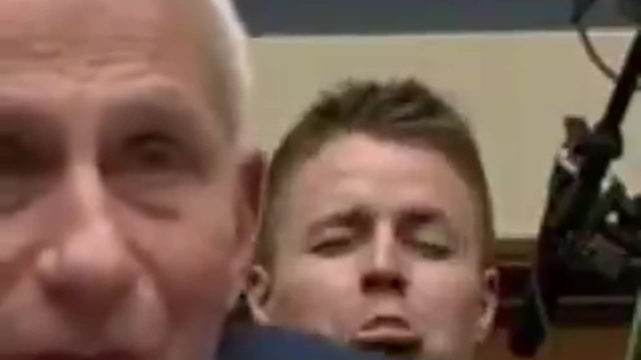 Guy sitting behind Fauci at the Oversight Subcommittee is going viral