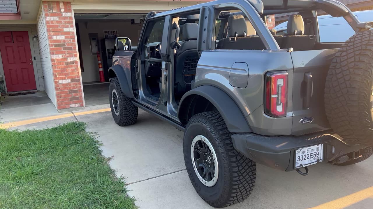 2023 Bronco Badlands Sasquatch package - No doors or roof