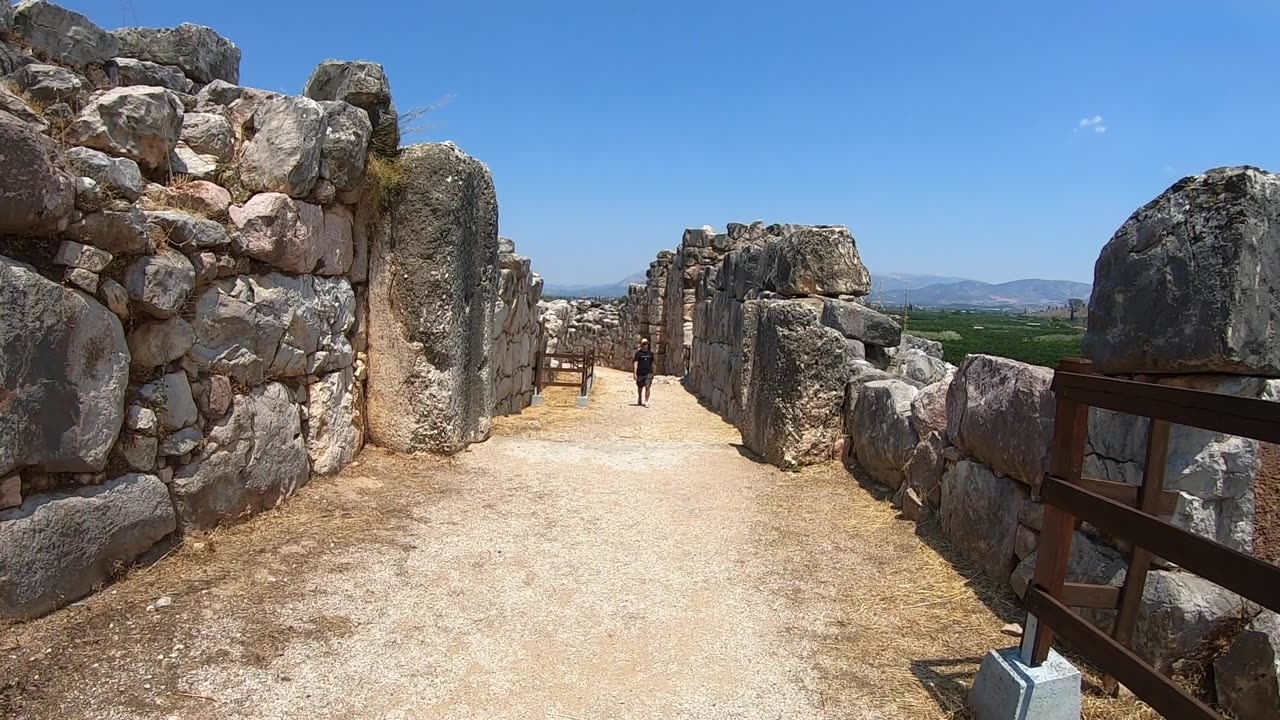 The Ancient Citadel of Tiryns: A Short Tour