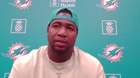 Jonnu Smith meets with the media | Miami Dolphins