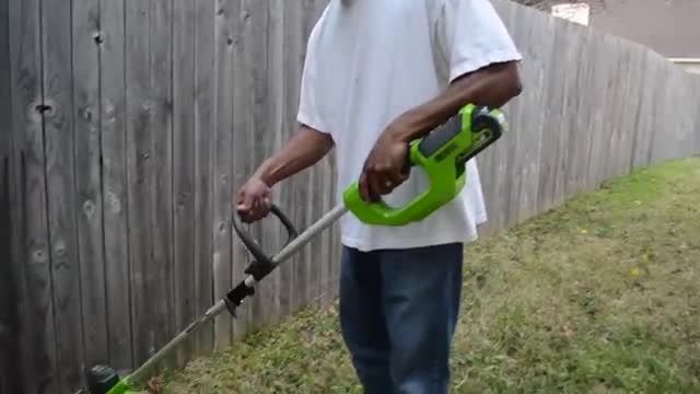 Greenworks G-max 14-inch 40V Cordless string Trimmer 4.0 AH Battery