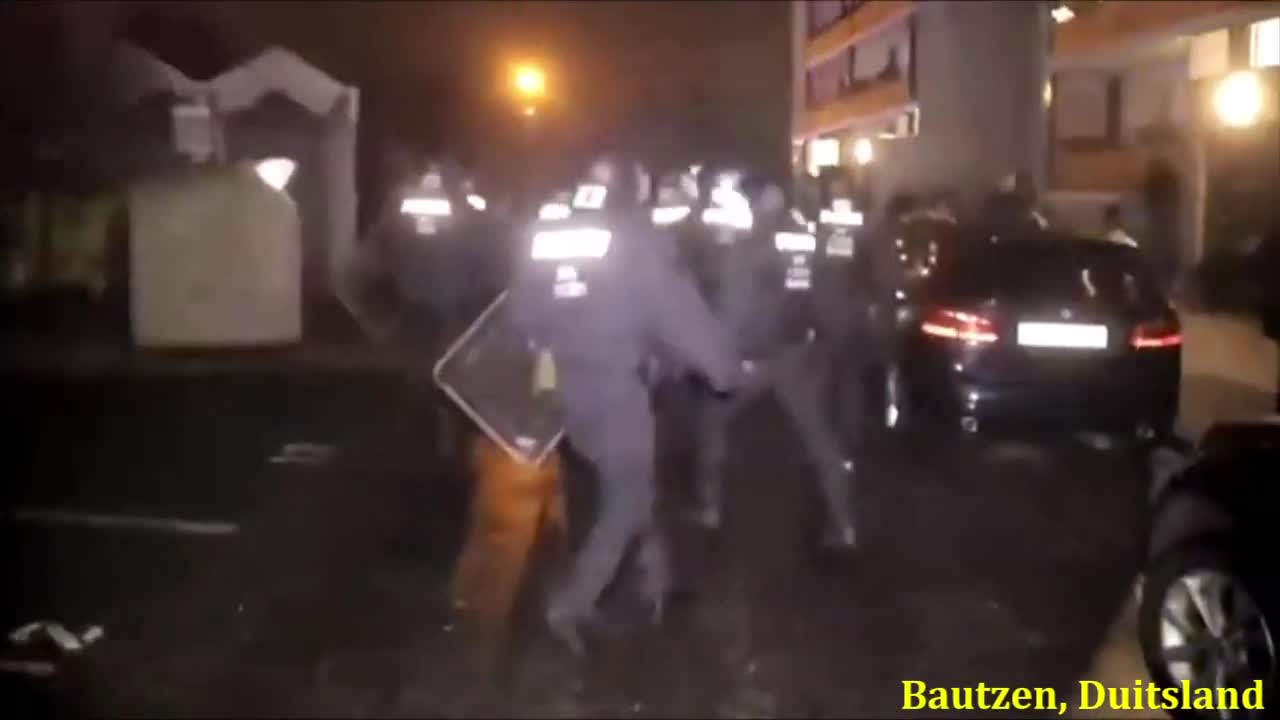 Bautzen, Duitsland Anti lockdown demonstranten met pepperspray bespoten
