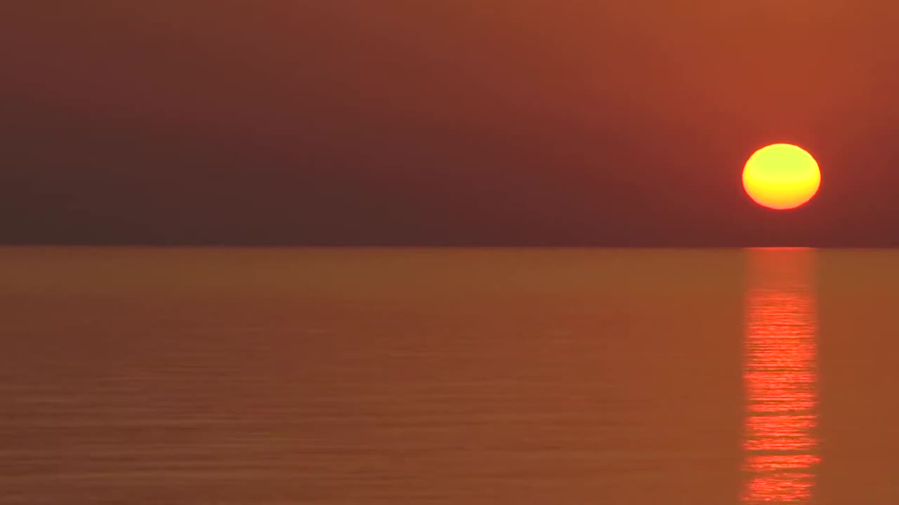 Time Lapse - Sunrise Over The Horizon