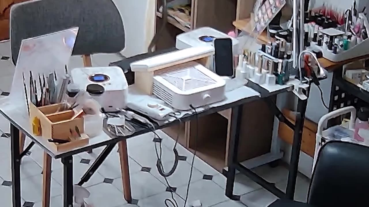 Snake Sneaks Up On Girl Getting Her Nails Done