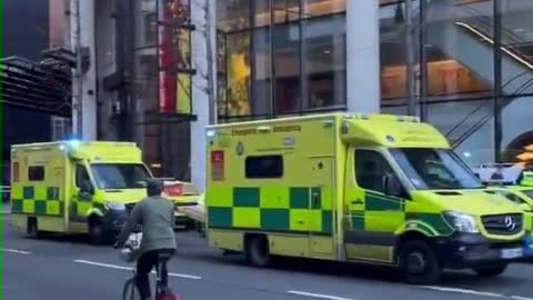 4 people stabbed in Bishopsgate, London at 10am