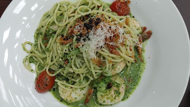 Shrimp basil pasta