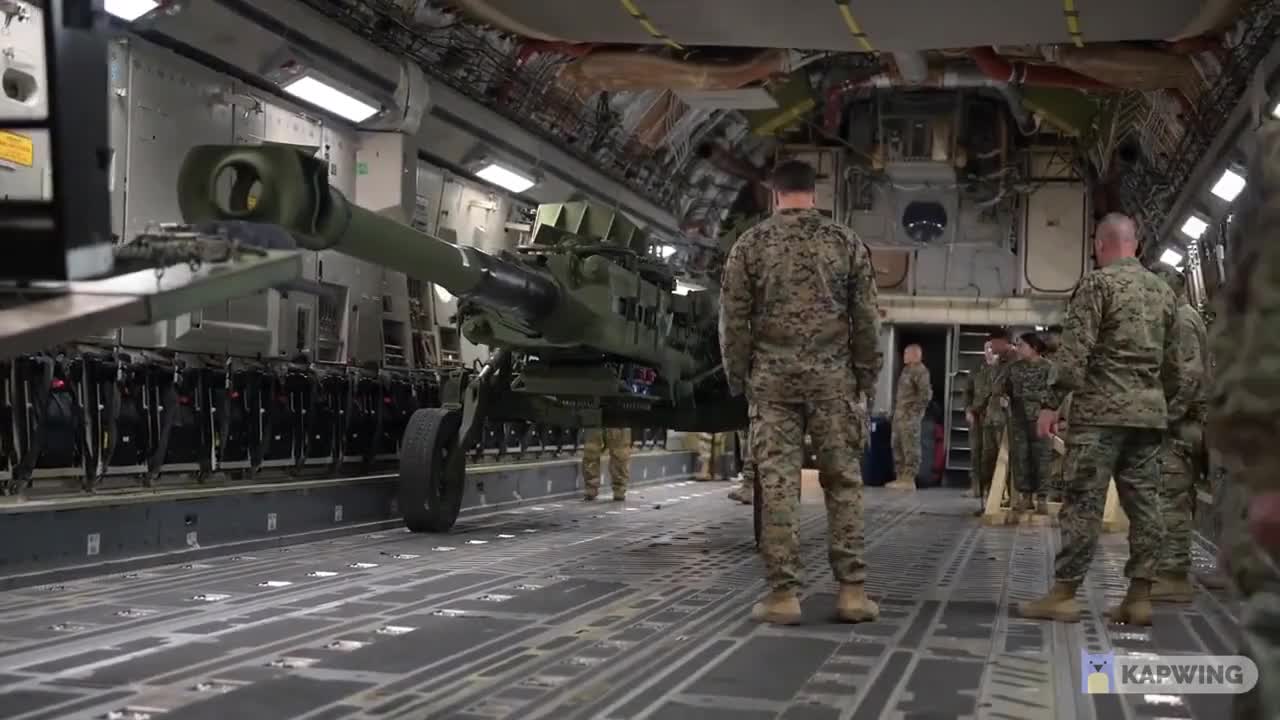 Americans load artillery for Ukraine