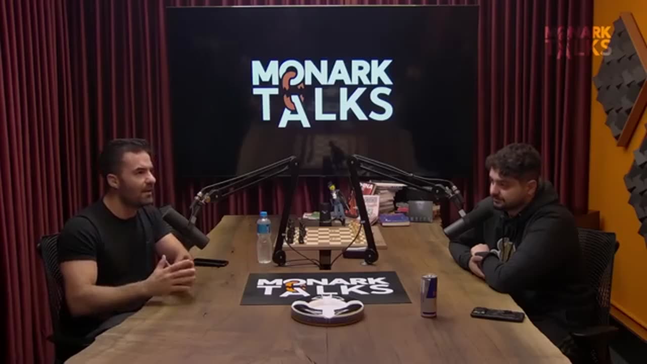 MONARK DESCOBRE QUE O CANAL DELE FOI BANIDO AO VIVO