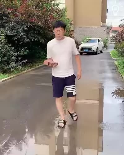 How to prevent getting sprayed by drivers on a rainy day 😂