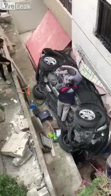A female driver falls off the buildings roof uses as cars parking (1)