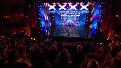 GOLDEN BUZZER! Loren Allred shines bright with ‘Never Enough’ | Auditions | BGT 2022