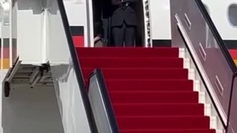 German President Left Waiting On Qatar Arrival