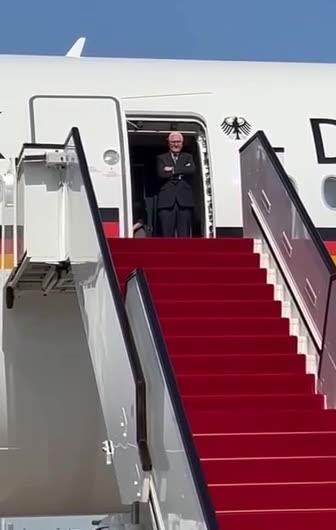 German President Left Waiting On Qatar Arrival