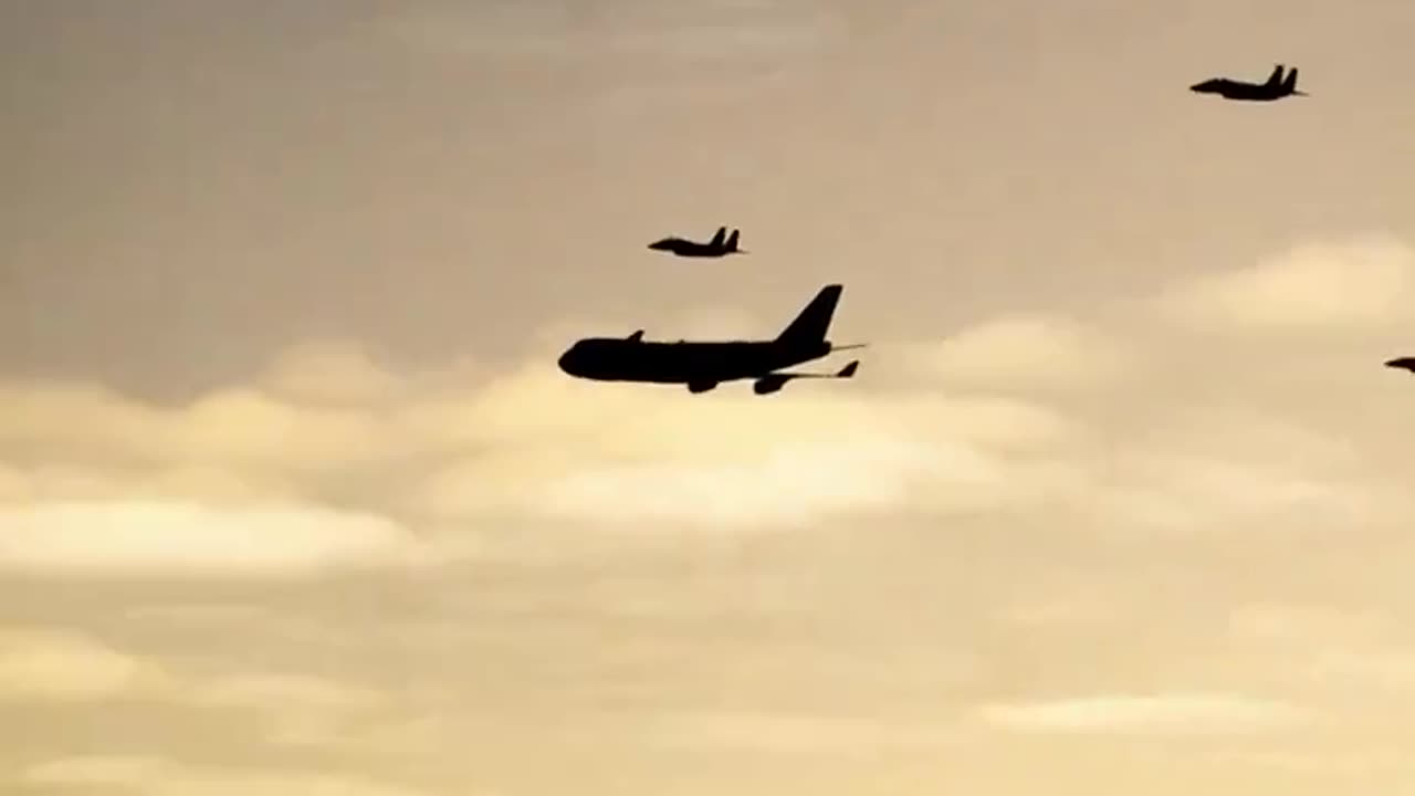 Watch Donald Trump's security team in the sky, when he moves around!