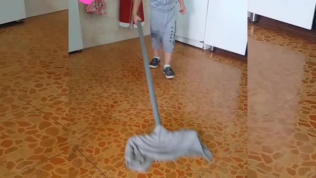 Блиц со шваброй. Мамин помощник.
