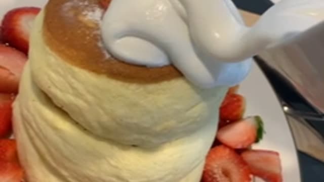 strawberry soufflé with cream