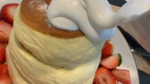 strawberry soufflé with cream