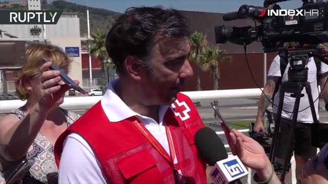 Brod sa šezdeset migranata pristao u luku u Barceloni