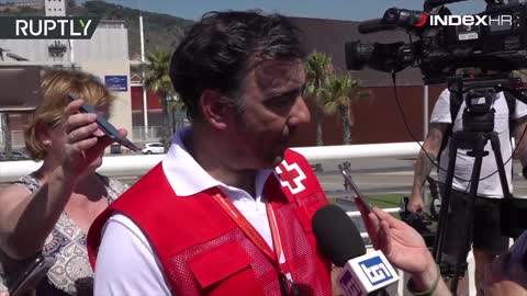 Brod sa šezdeset migranata pristao u luku u Barceloni